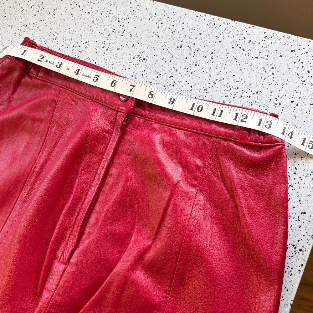 Vintage burgundy soft leather skirt size 6 or 8 knee length kick - Picture 7 of 9